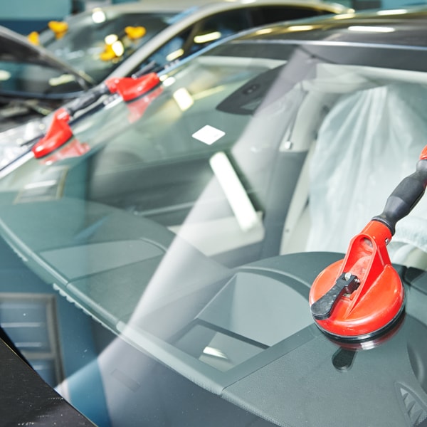 Which auto glass company to contact when windshield is broken 