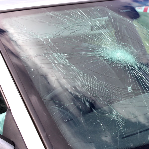which auto glass replacement company to call and what is the price cost to fix windshield 